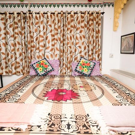 Nukkad Guest House Near City Palace Udaipur Exterior foto