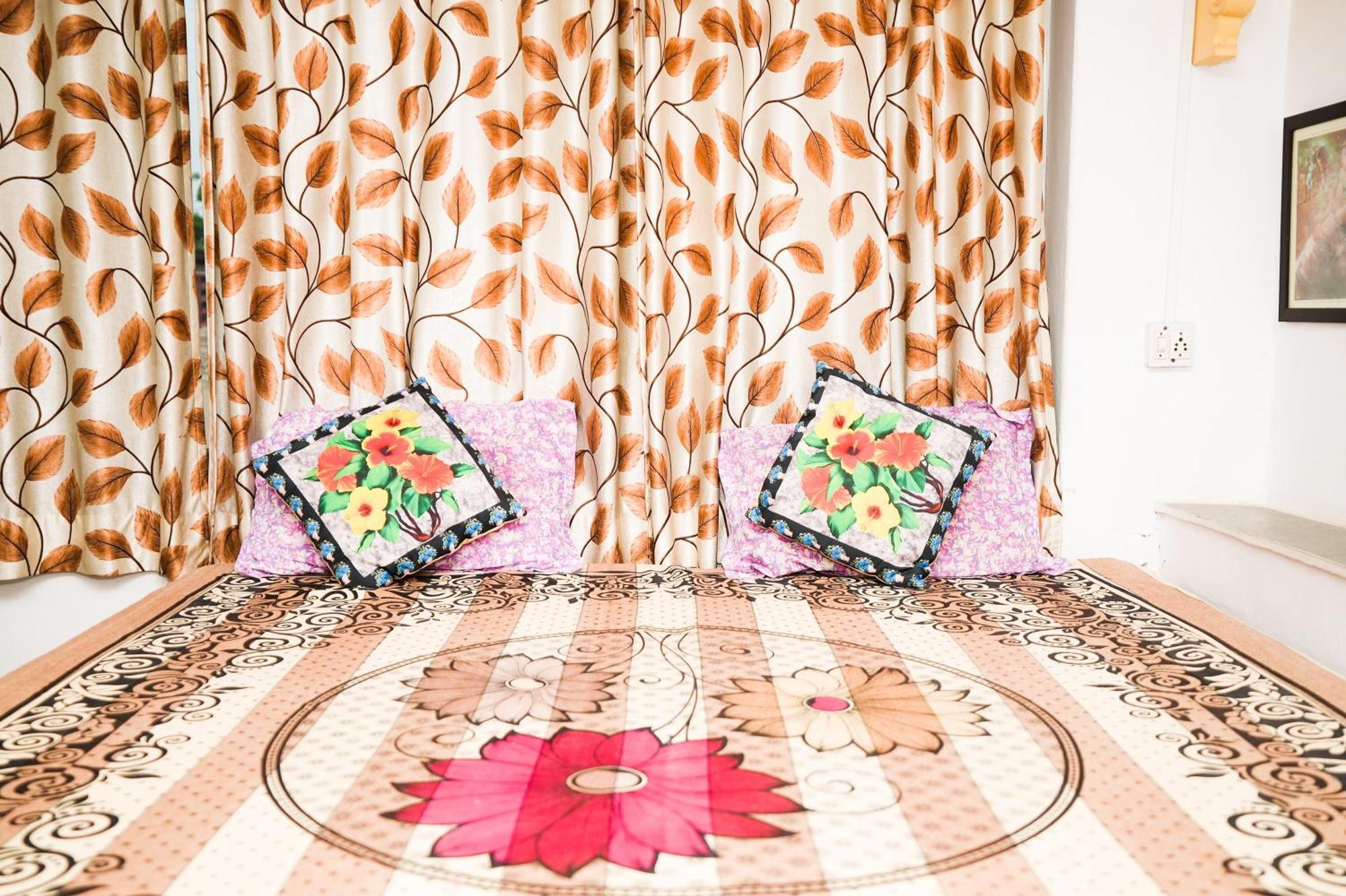 Nukkad Guest House Near City Palace Udaipur Exterior foto