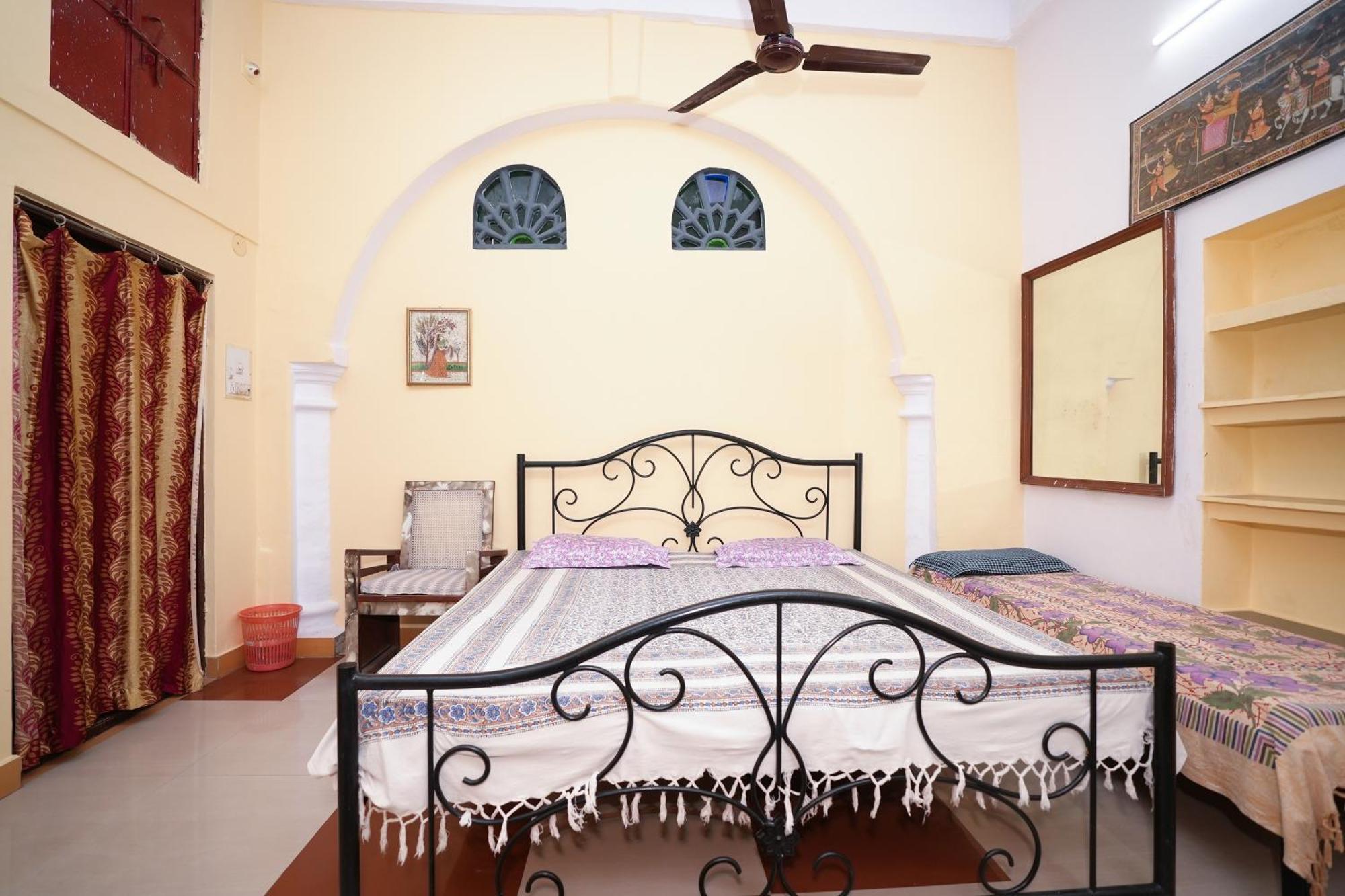 Nukkad Guest House Near City Palace Udaipur Exterior foto