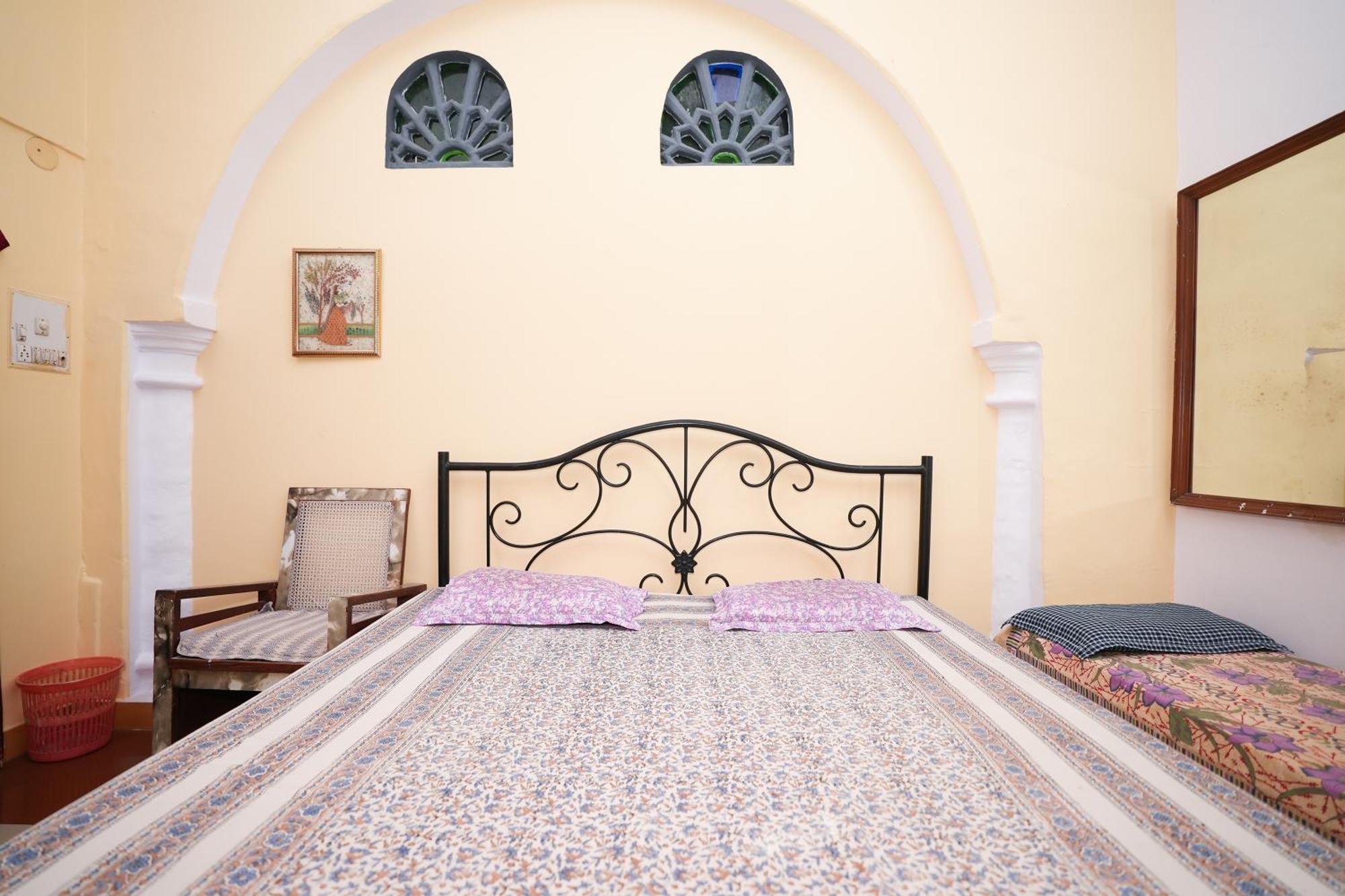 Nukkad Guest House Near City Palace Udaipur Exterior foto