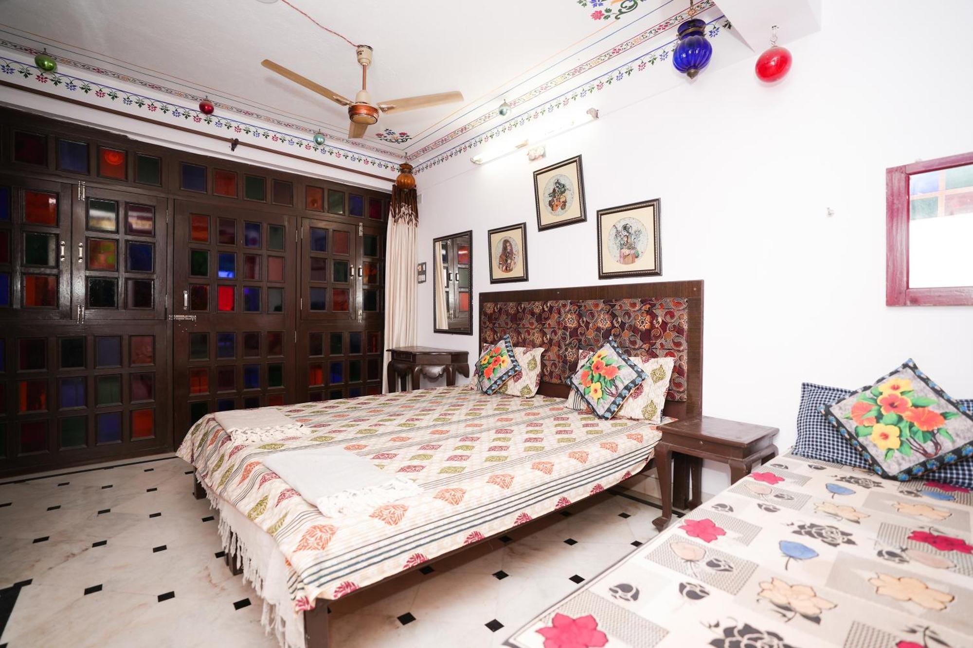 Nukkad Guest House Near City Palace Udaipur Exterior foto