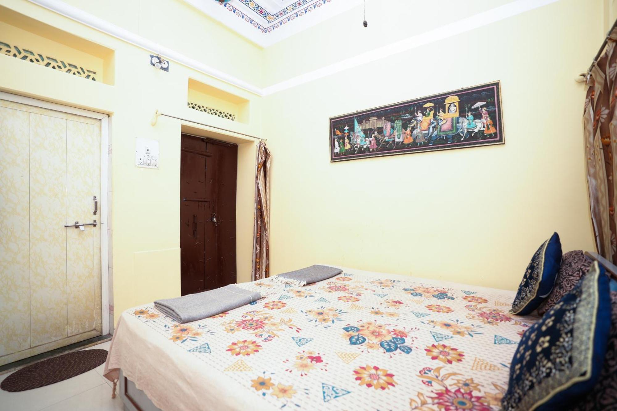 Nukkad Guest House Near City Palace Udaipur Exterior foto