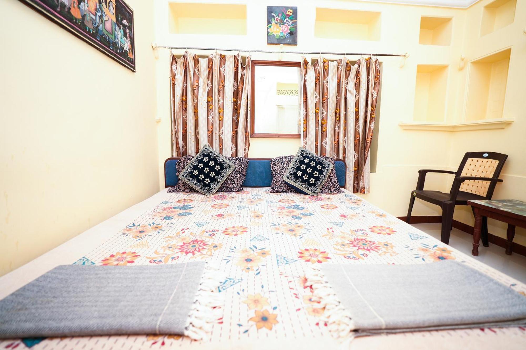 Nukkad Guest House Near City Palace Udaipur Exterior foto