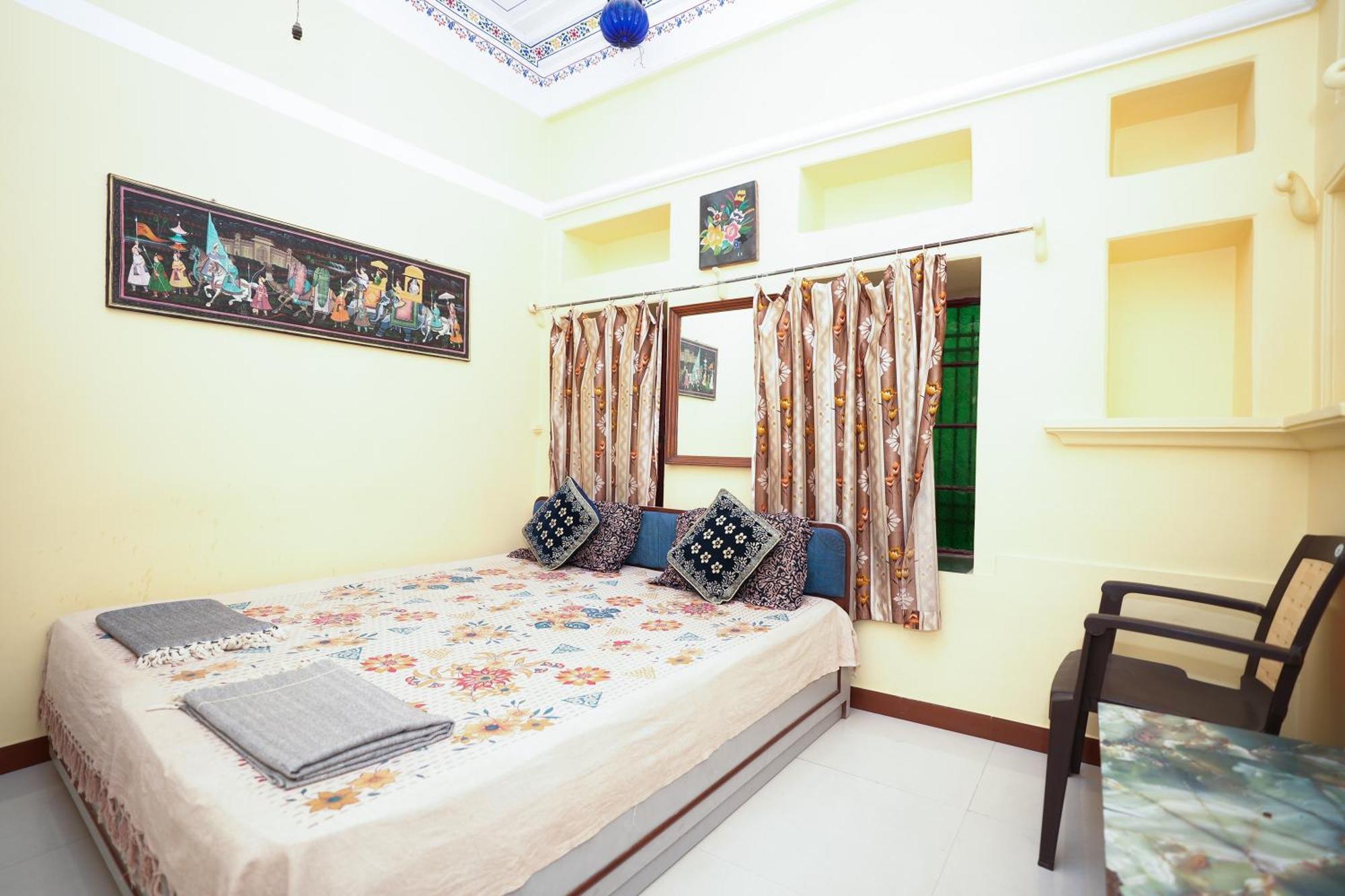 Nukkad Guest House Near City Palace Udaipur Exterior foto