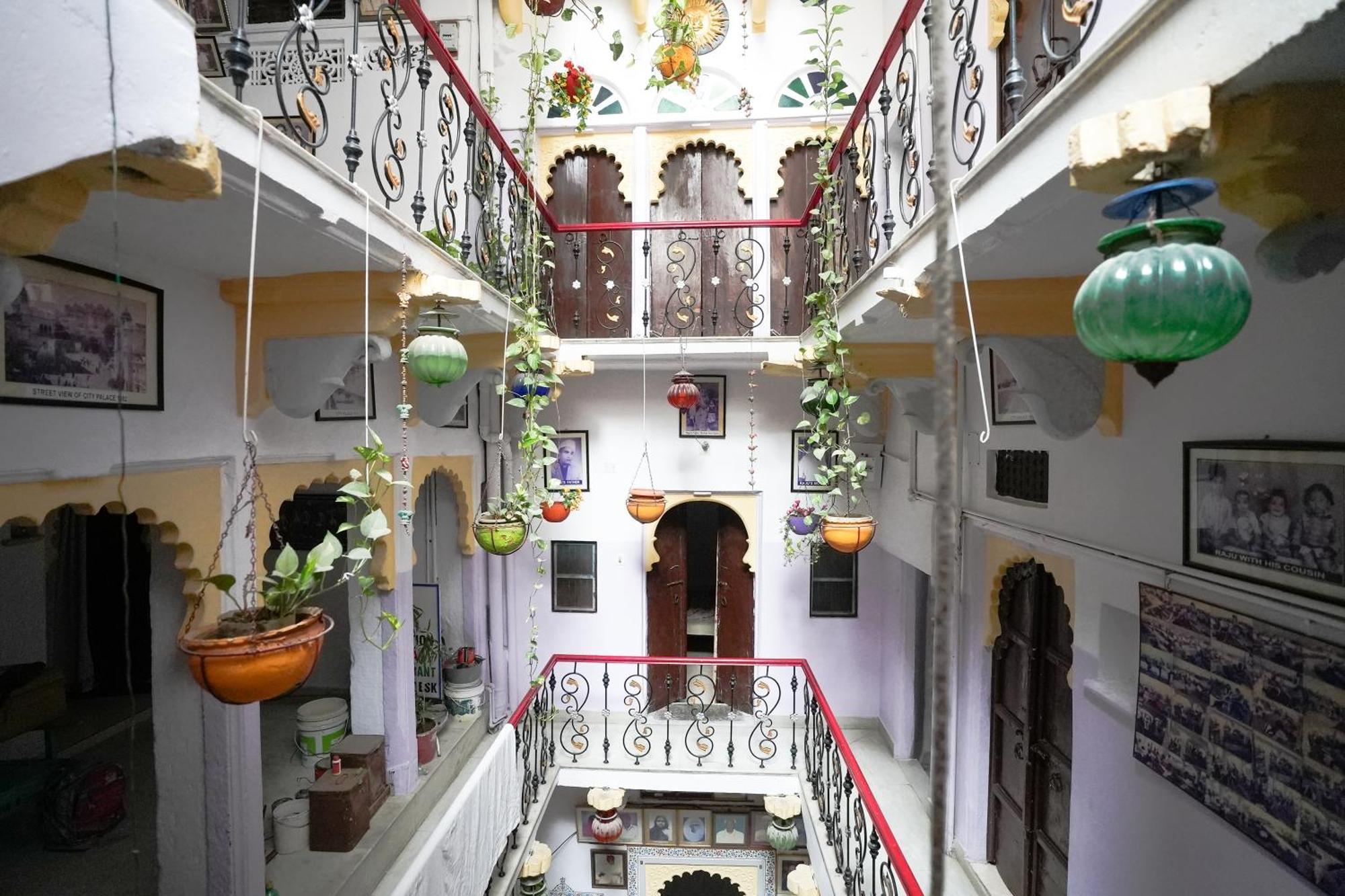 Nukkad Guest House Near City Palace Udaipur Exterior foto